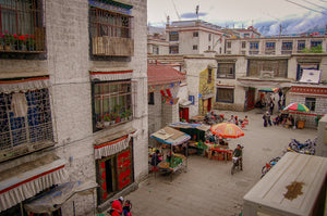 tibetan-courtyard