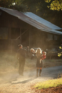 Family at the Farm Tracy McCrackin Photography - Tracy McCrackin Photography